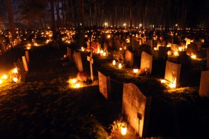 Skogskyrkogården_at_All_Saints_Day_2010-1